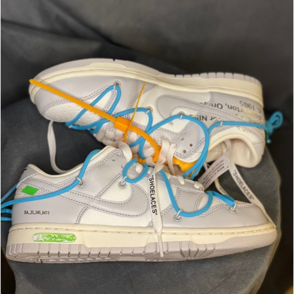 Off-White Nike Dunks size 6.5 in men and 8-8.5 women. 02 out of 50.